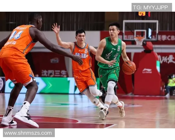 陈林坚的篮球之路：从青涩少年到职业赛场的璀璨明星